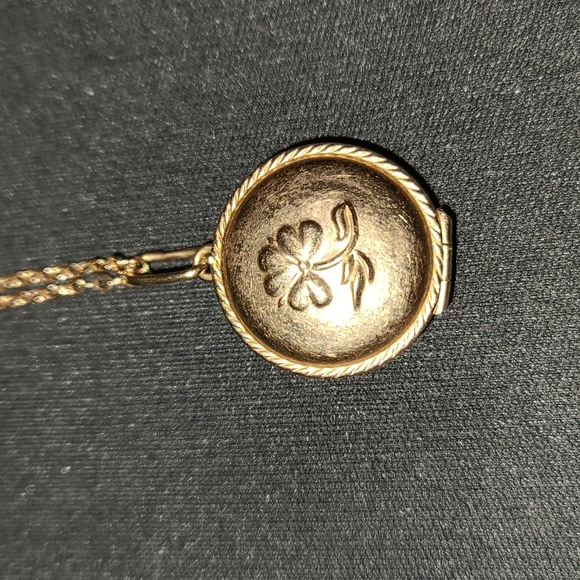 Russian vintage gold shamrock flower pendant with a necklace - Picture 3 of 11